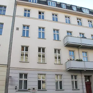 Amelie 3*, Berlín Německo